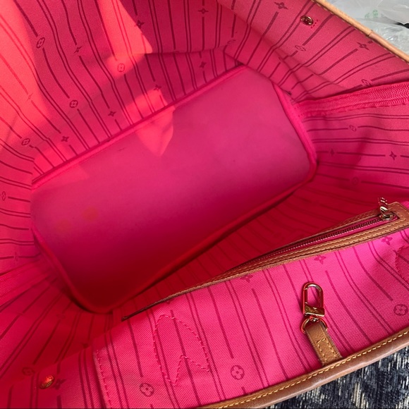 Louis Vuitton Roses Neverfull MM - Picture 10 of 16